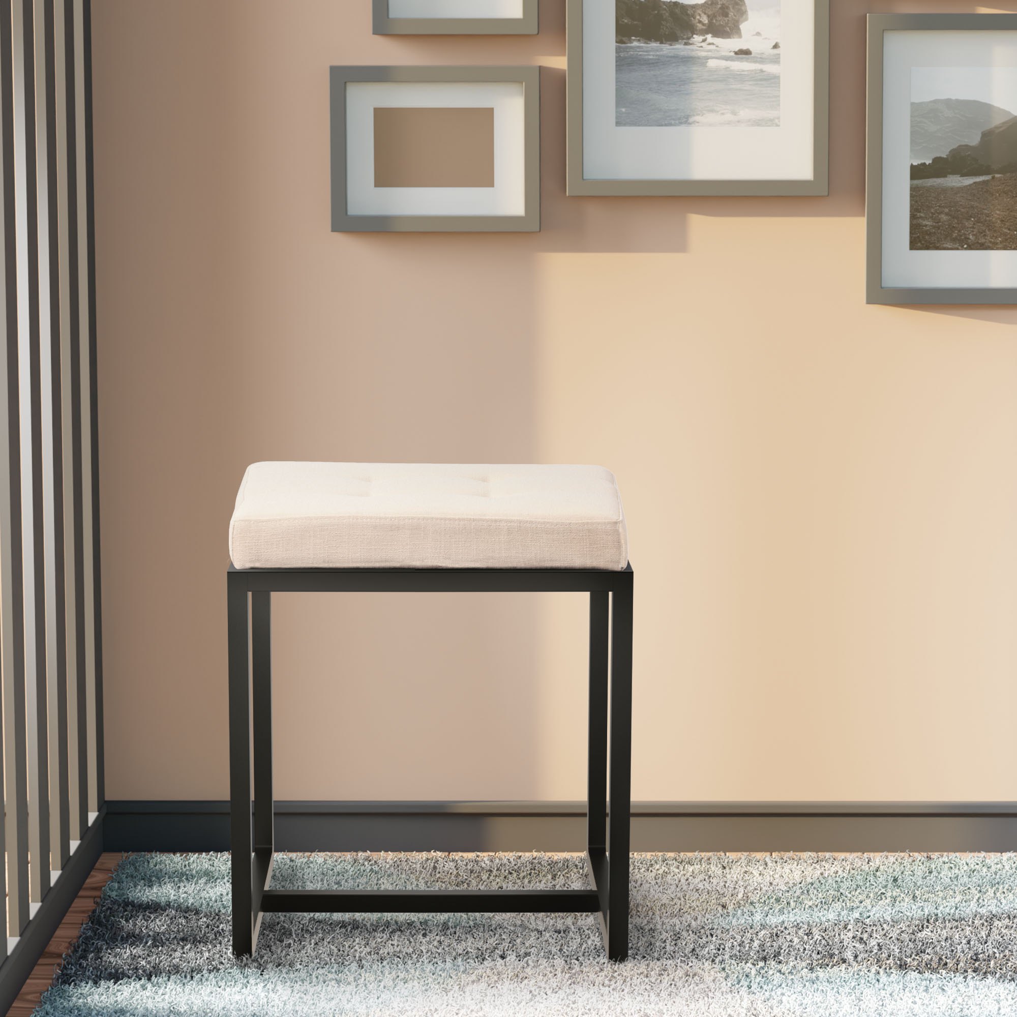 Sitzhocker Barci mit schwarzem Gestell