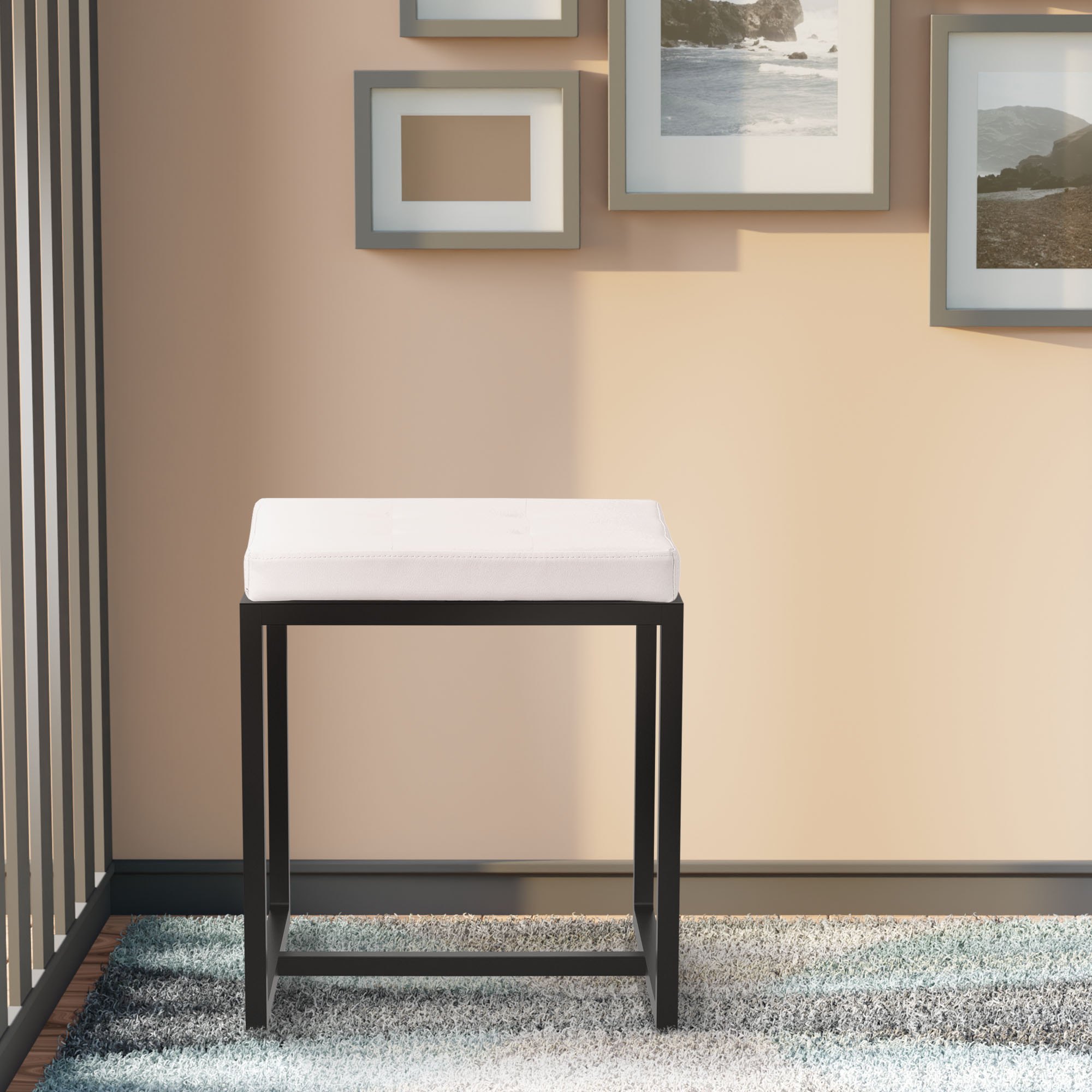 Sitzhocker Barci mit schwarzem Gestell